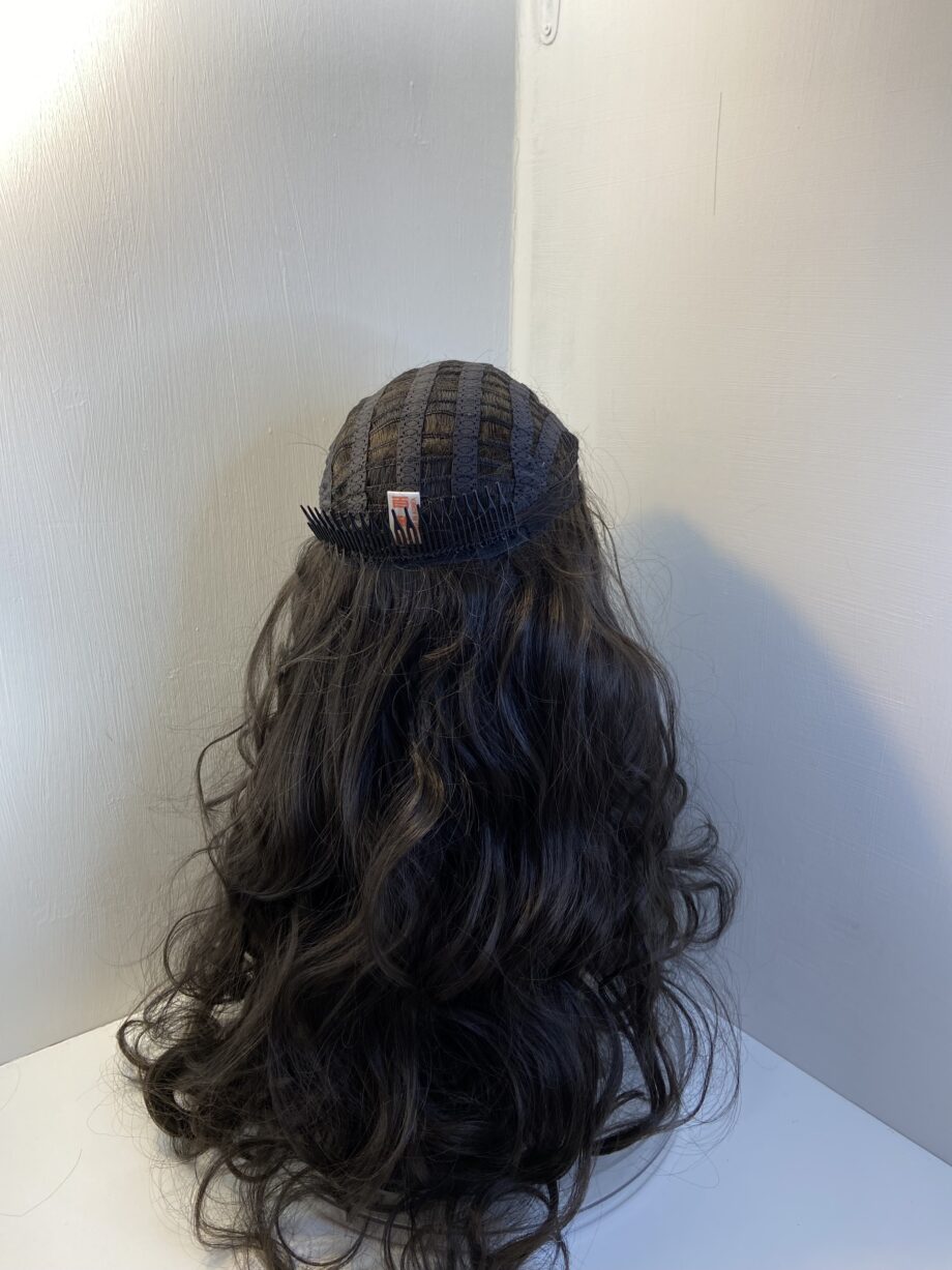 Dark brown wavy long wig. Brlw652