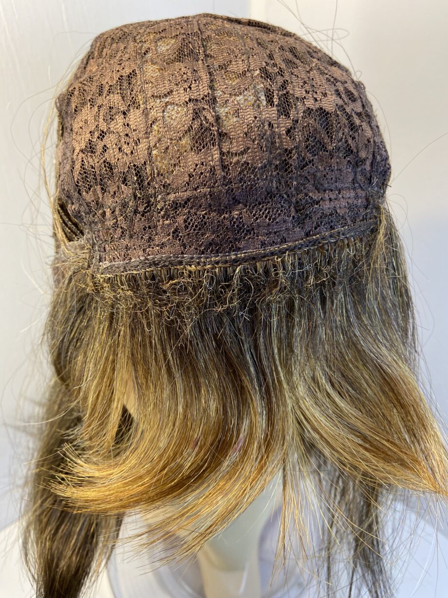 Stunning New long highlighted brown wig. Brls653