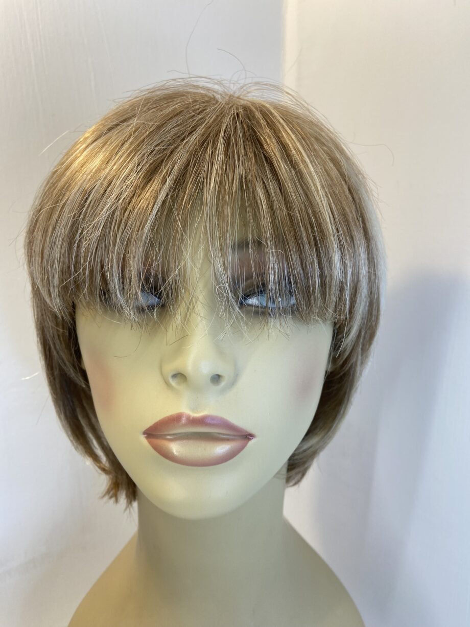Blonde mid length wig. Blms580