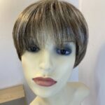 Blonde stylish wig boxed new. Bbrss432