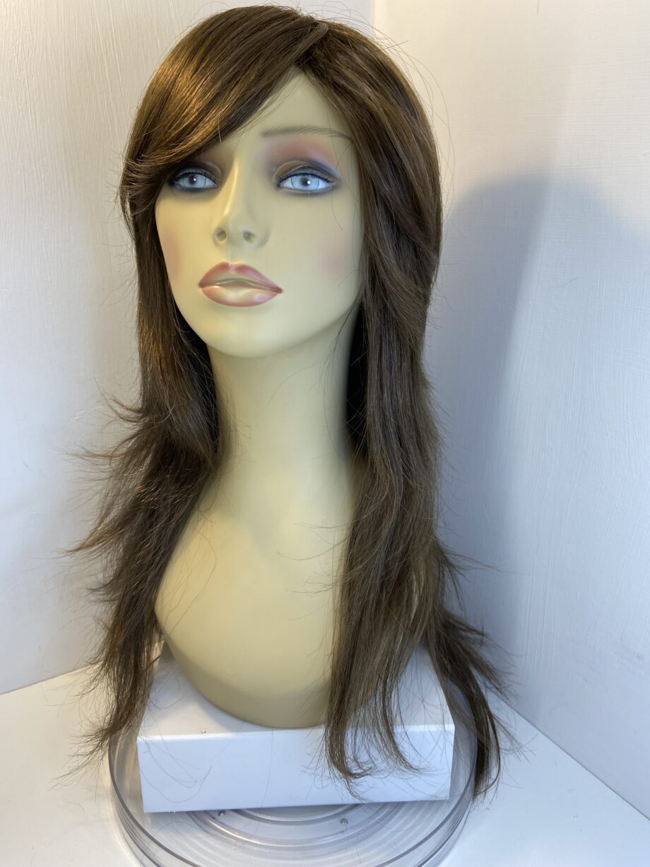 Stunning New long brown wig. Brls583