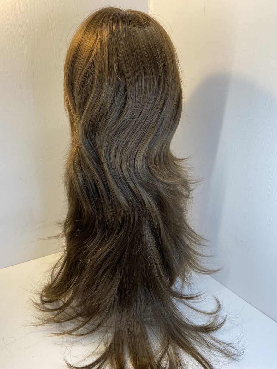 Stunning New long brown wig. Brls583