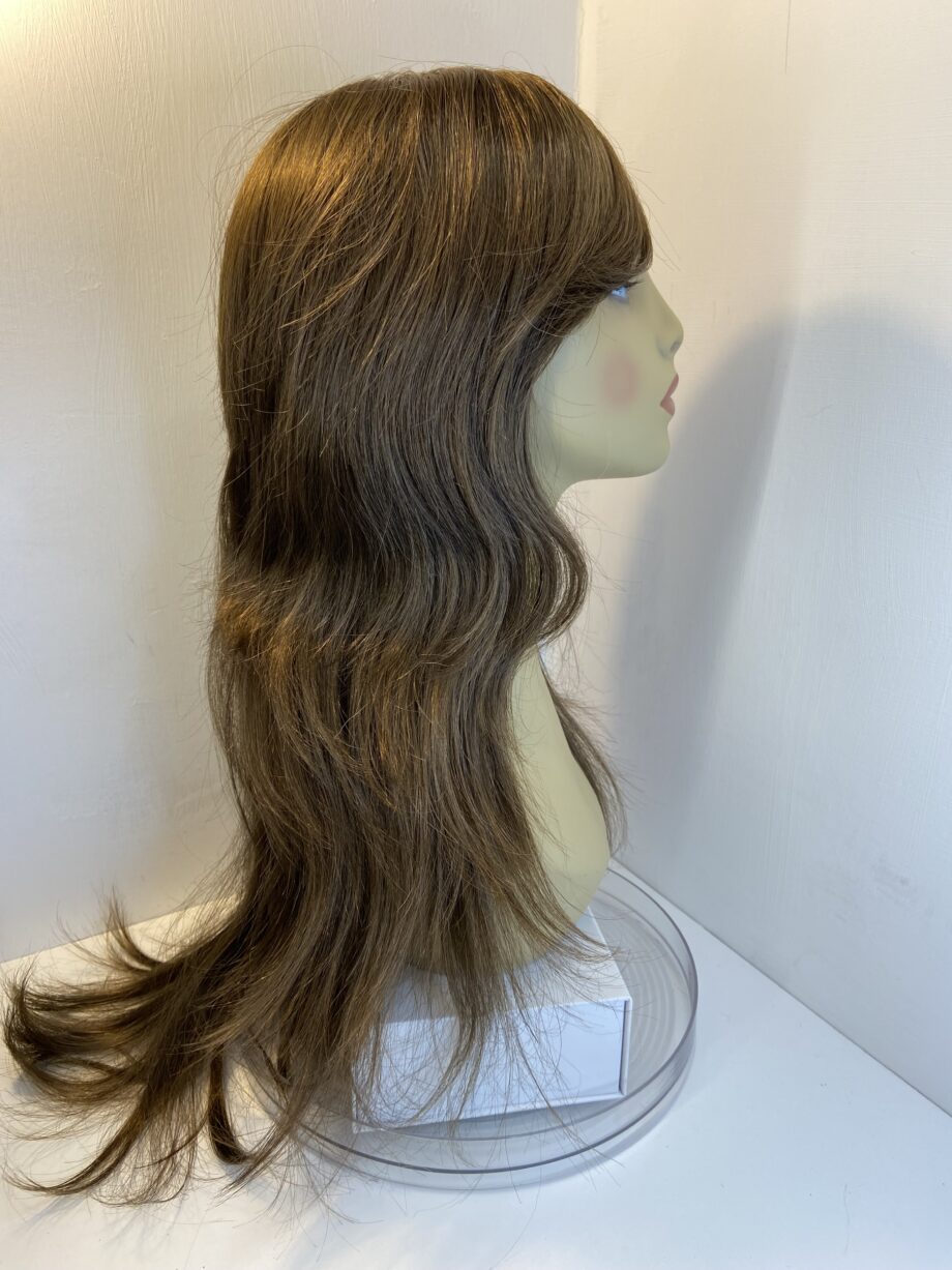 Stunning New long brown wig. Brls583