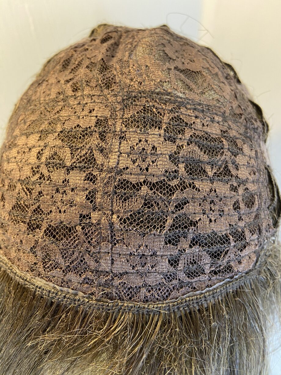 Stunning New long brown wig. Brls583
