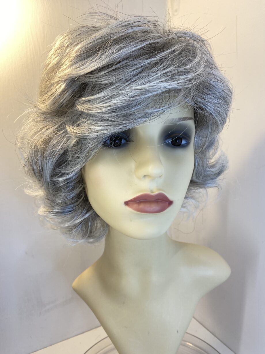 New long grey wavy wig. Gmw584