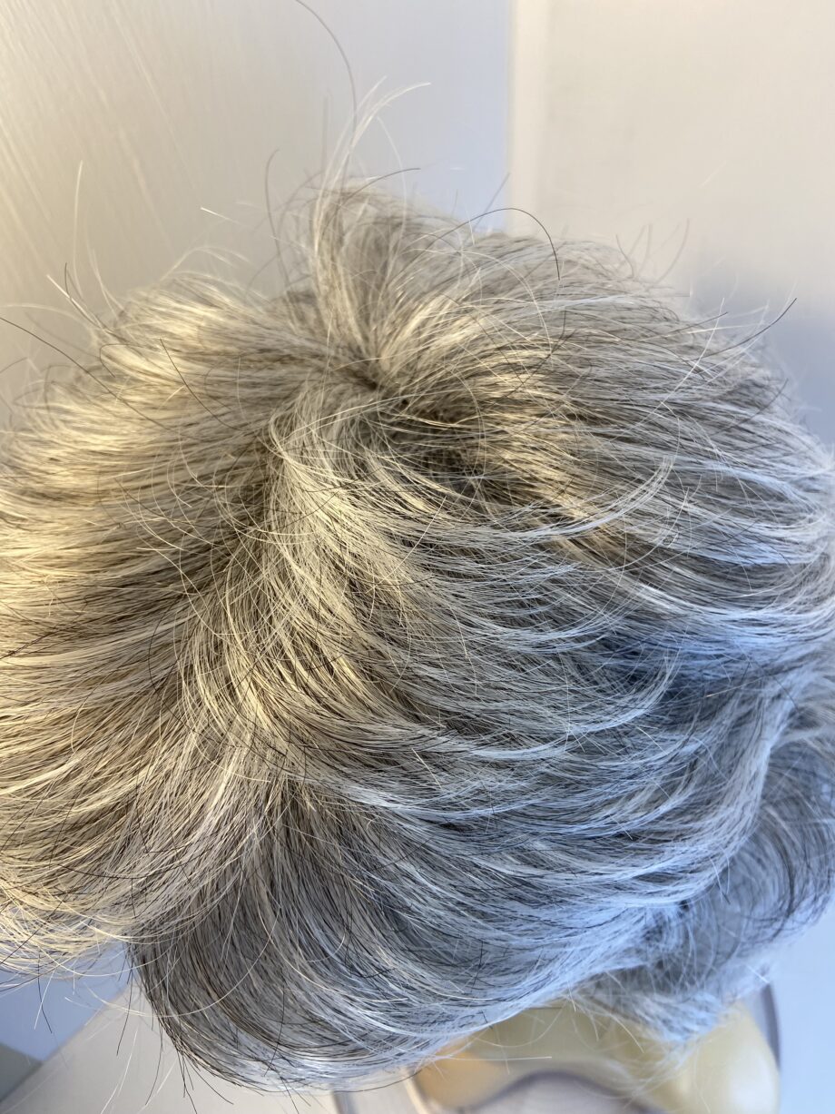 New long grey wavy wig. Gmw584