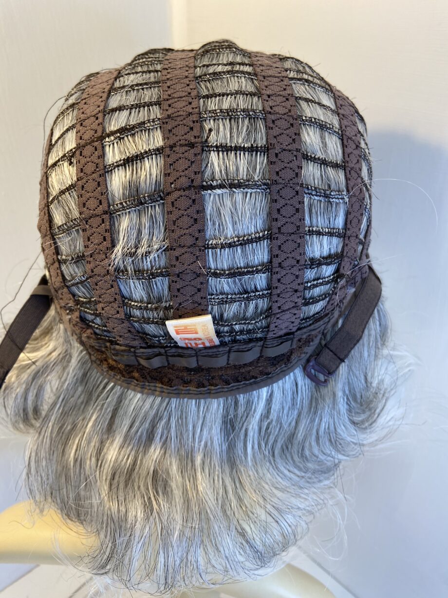 New long grey wavy wig. Gmw584
