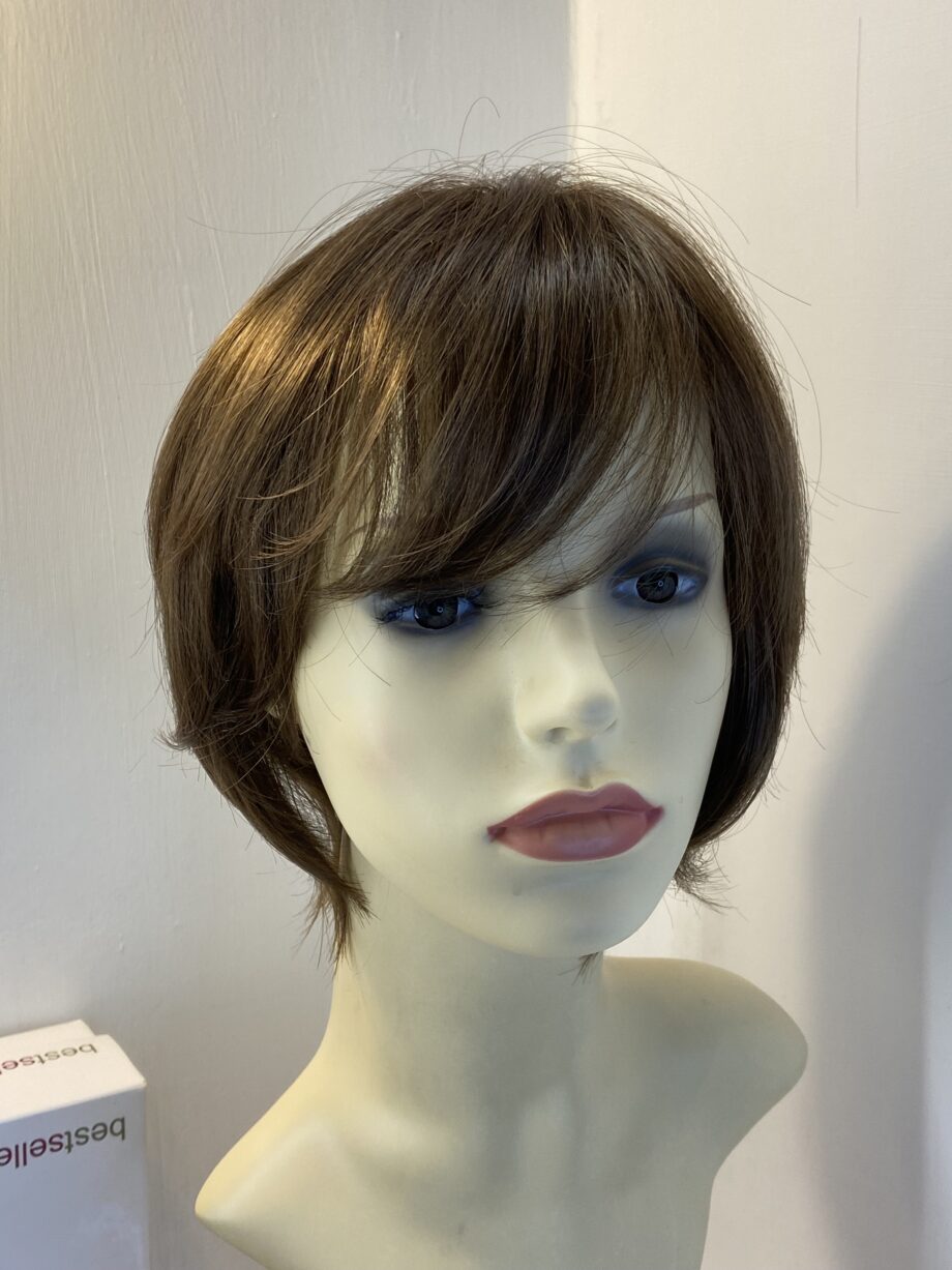Super silky shiny new brown wig. Bbrss434
