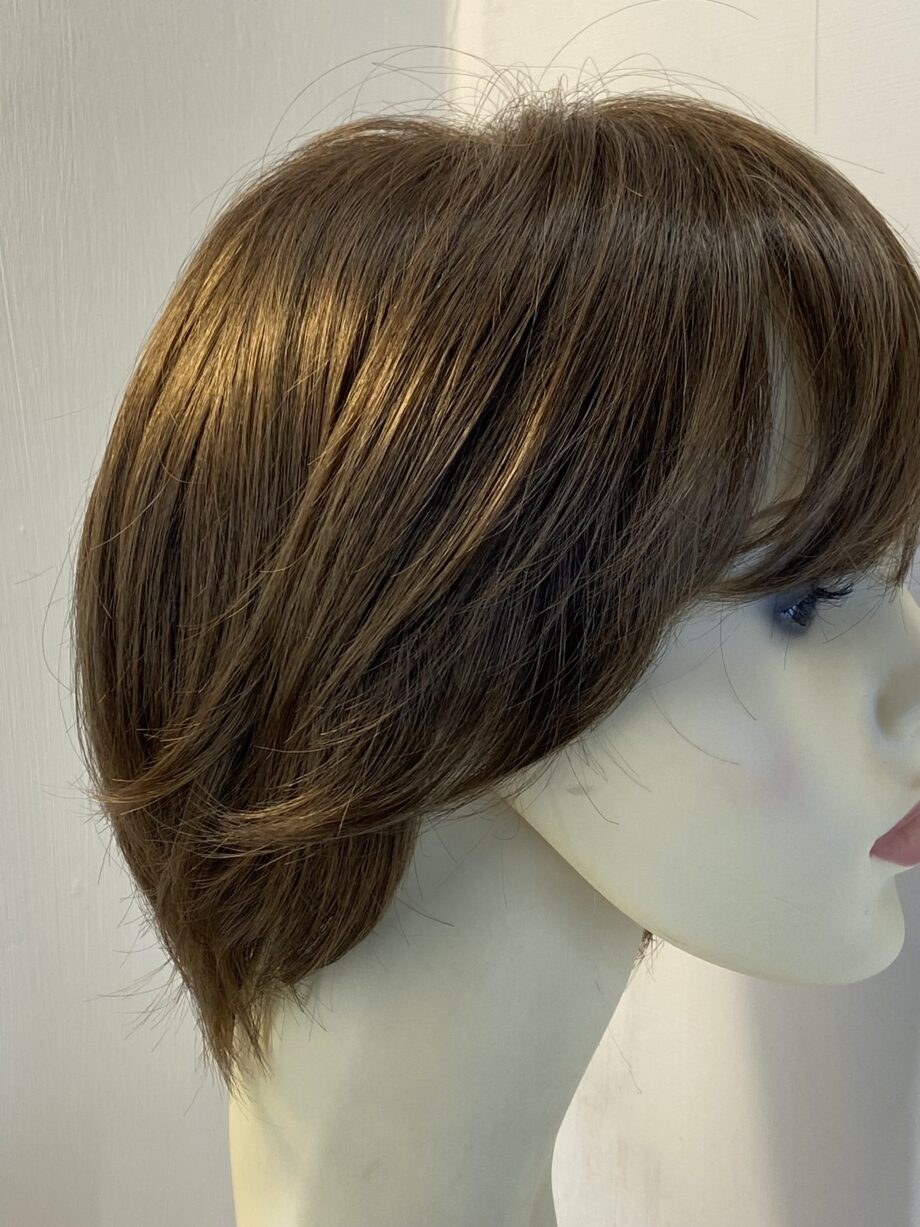 Super silky shiny new brown wig. Bbrss434