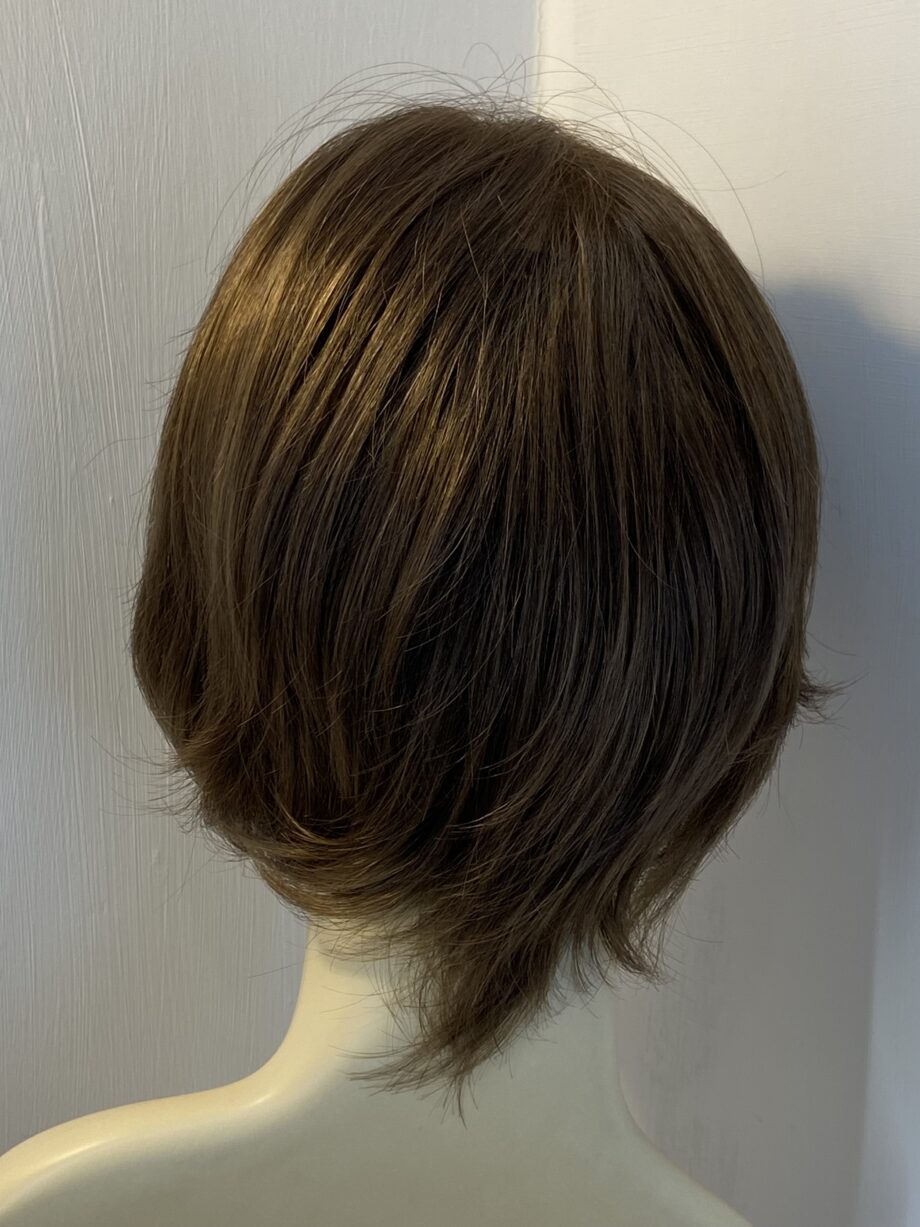 Super silky shiny new brown wig. Bbrss434