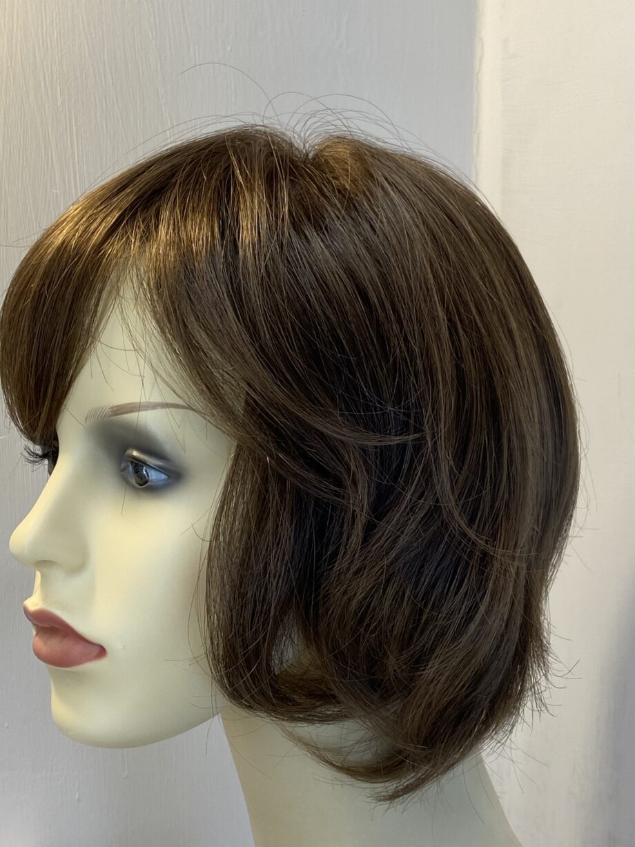 Super silky shiny new brown wig. Bbrss434