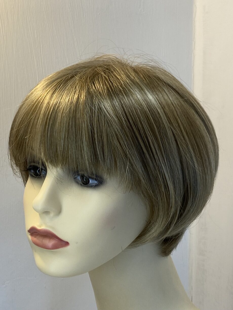 New blonde Rene of Paris wig. Bblss438