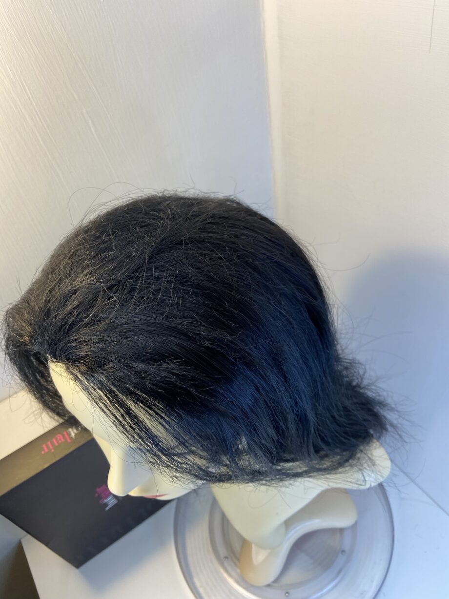 New black wavy long wig in box. Bblalw439