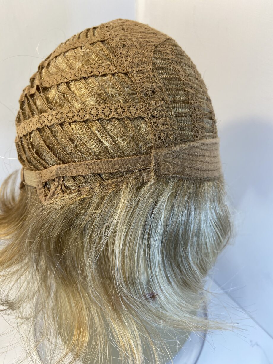Never worn blonde Paul young wig. Blmw329