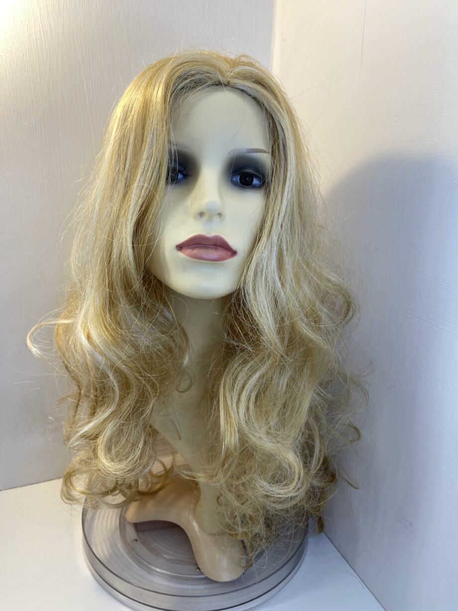 Long curly blonde wig. Bllc330
