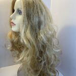 Long curly blonde wig. Bllc330