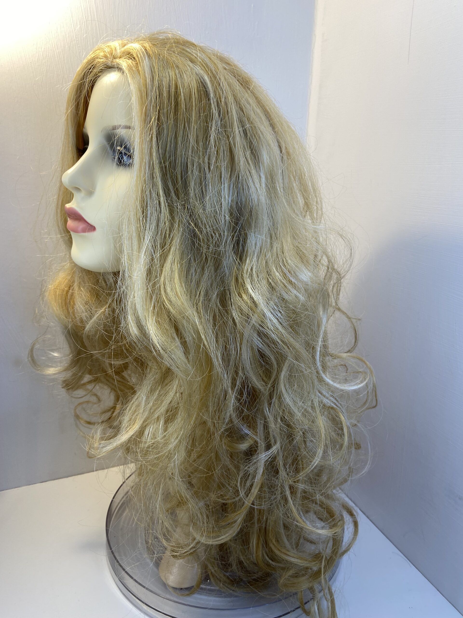 Long curly blonde wig. Bllc330 – Wigbank
