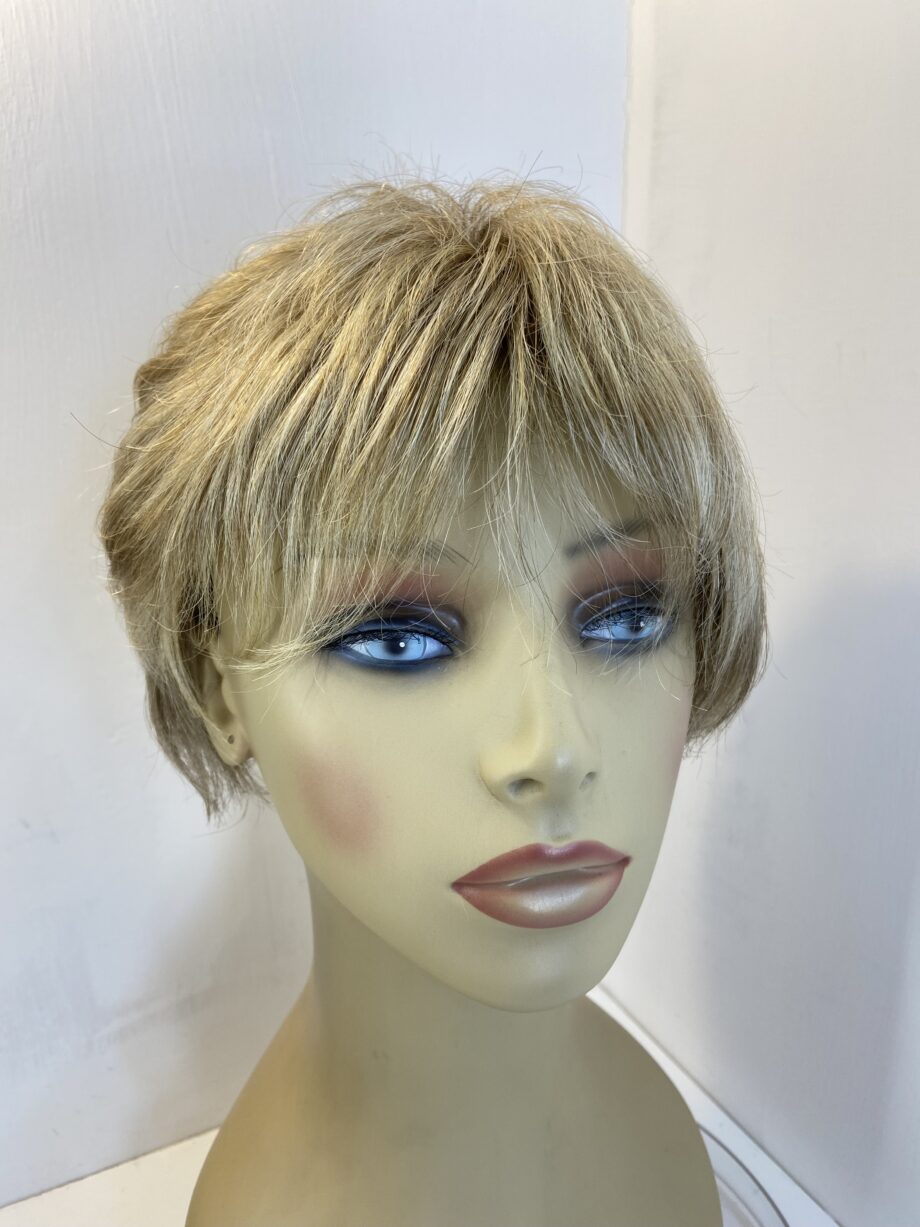Blonde short designer wig. Blss335