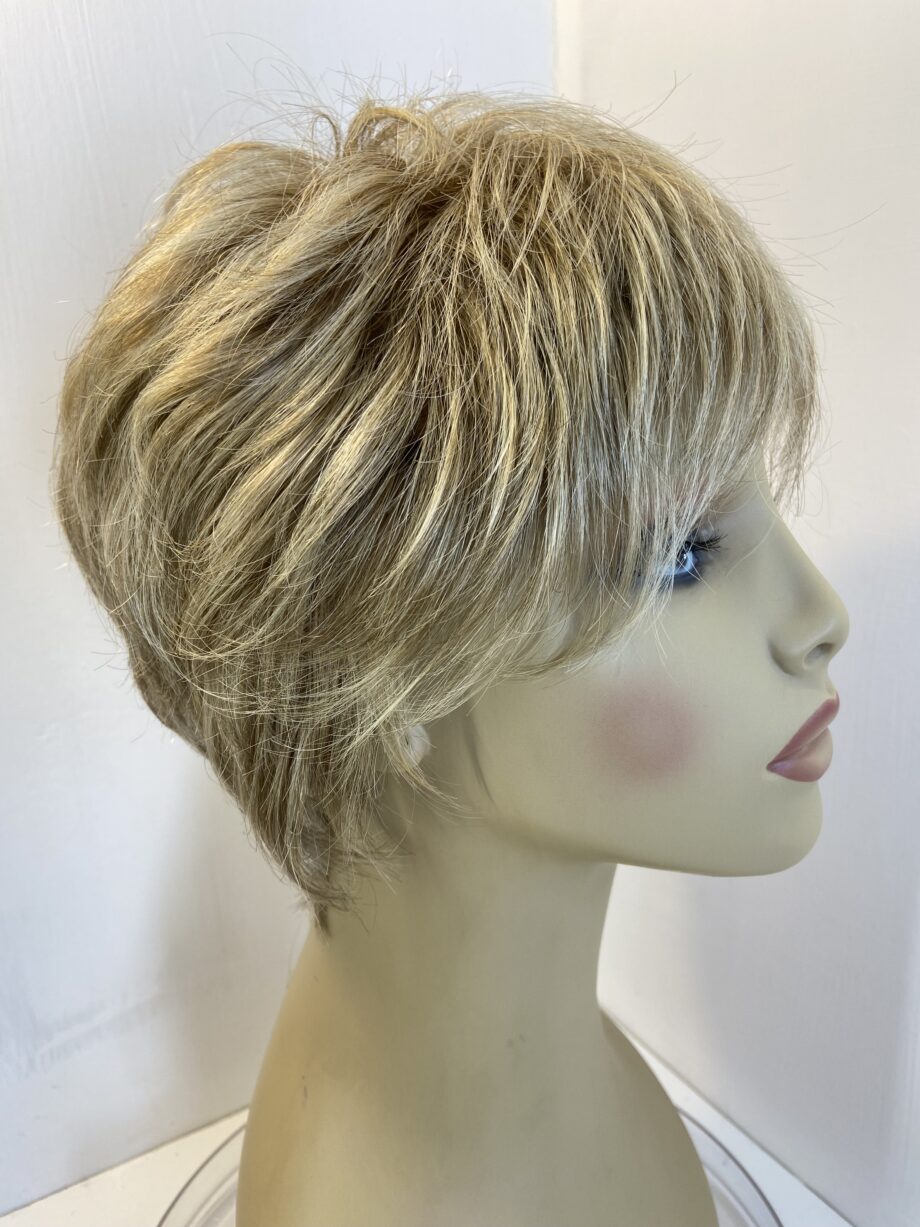 Blonde short designer wig. Blss335