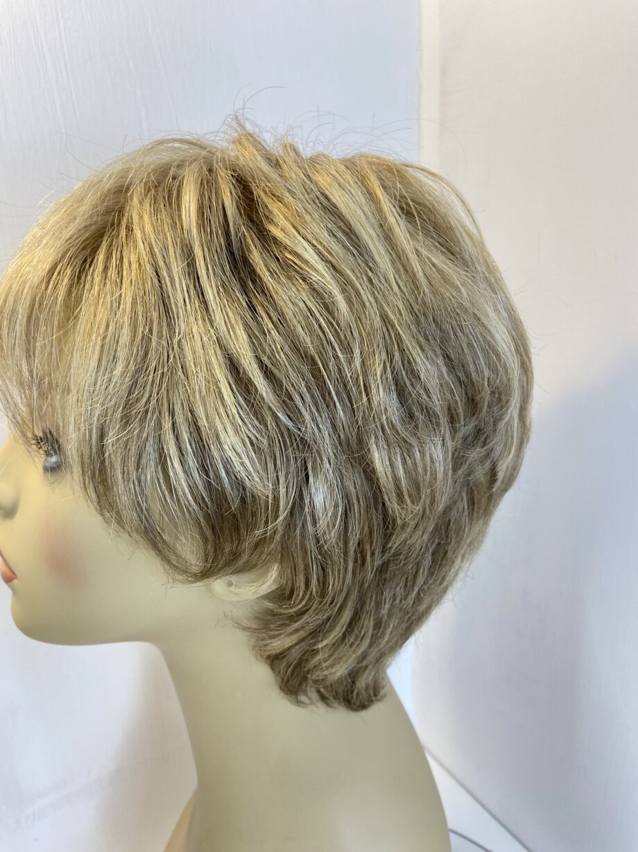 Blonde short designer wig. Blss335