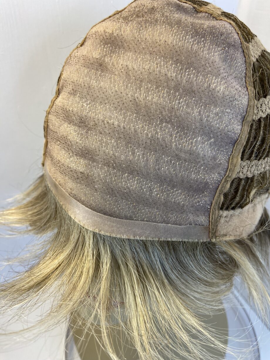 Blonde short designer wig. Blss335