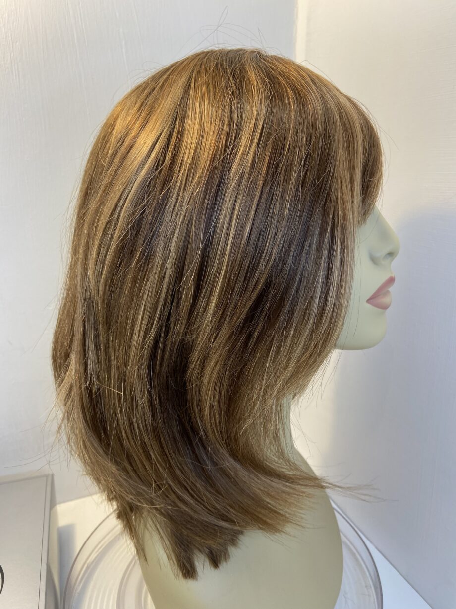 New reddish brown long Trendco wig. Bbrls441