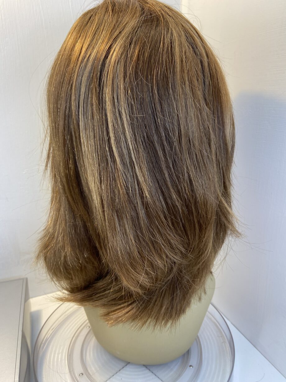 New reddish brown long Trendco wig. Bbrls441