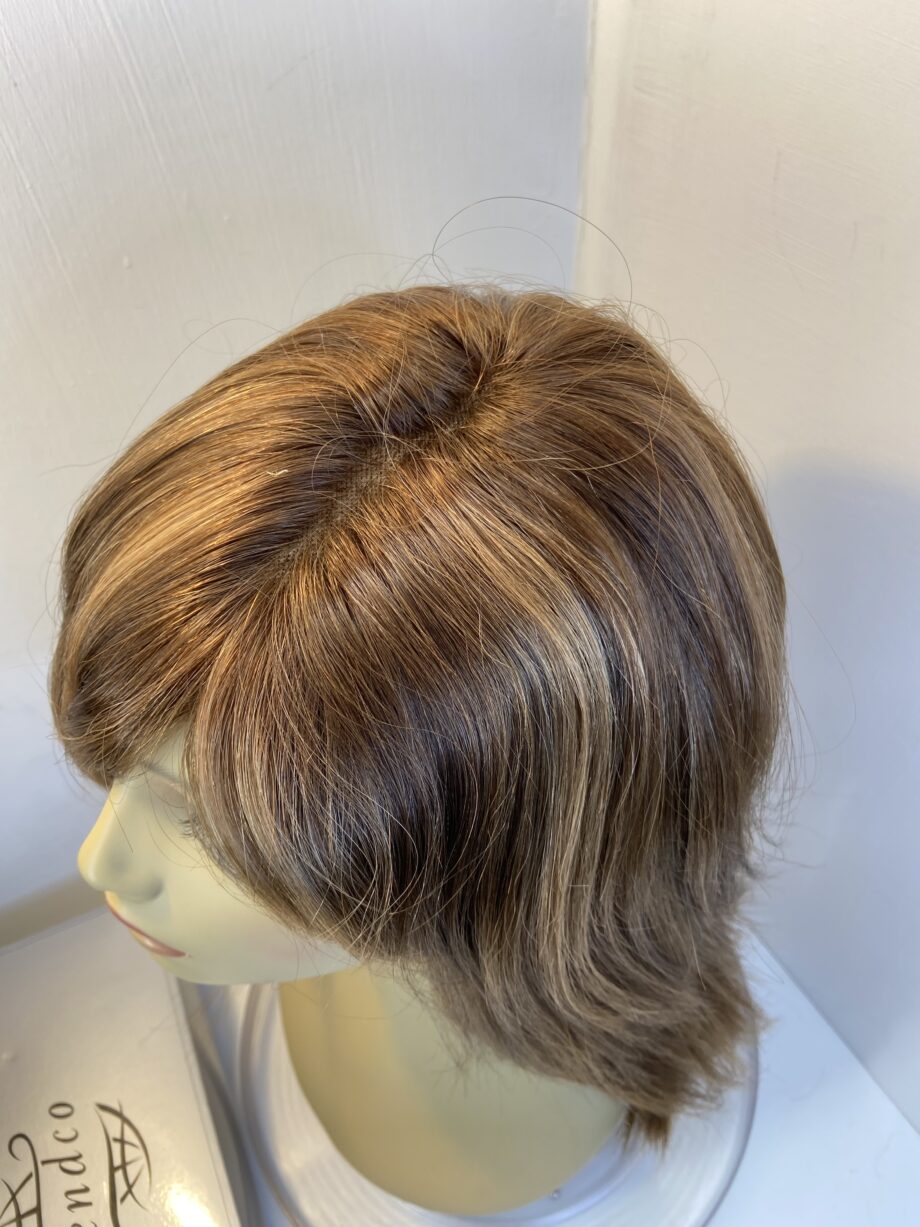 New reddish brown long Trendco wig. Bbrls441
