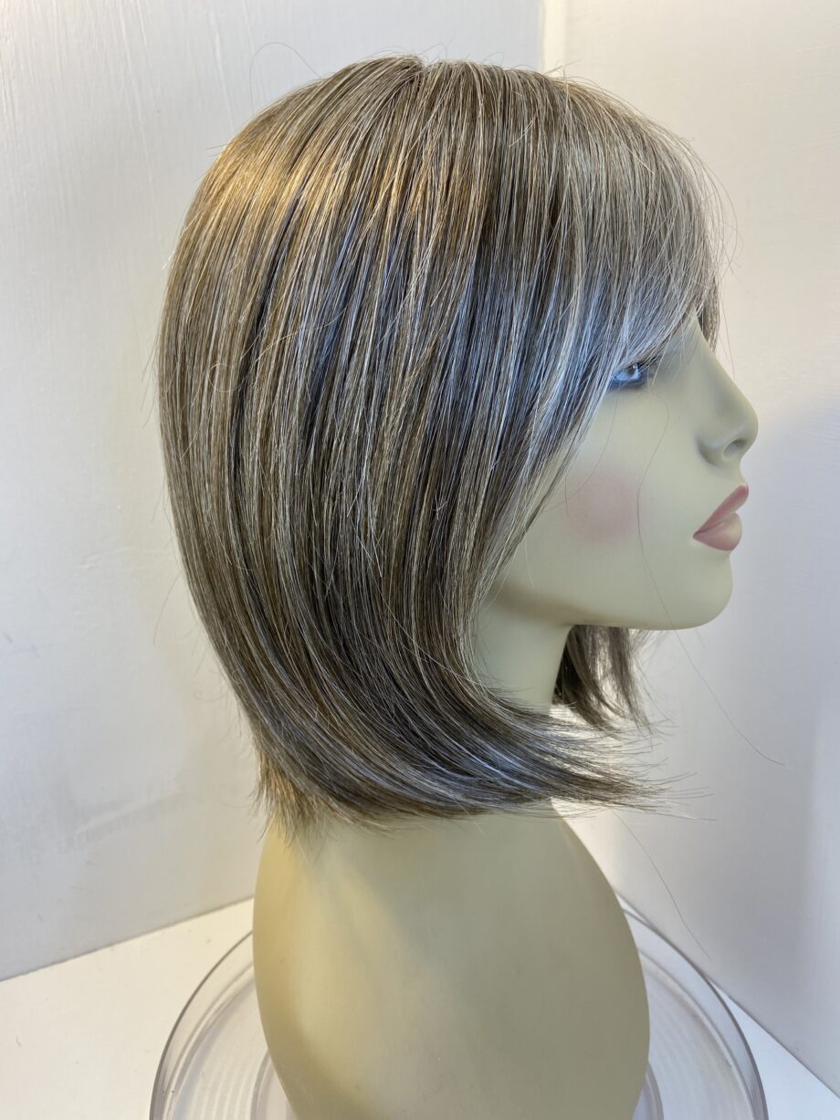 Grey ash blonde lotus long wig. Gbrls594