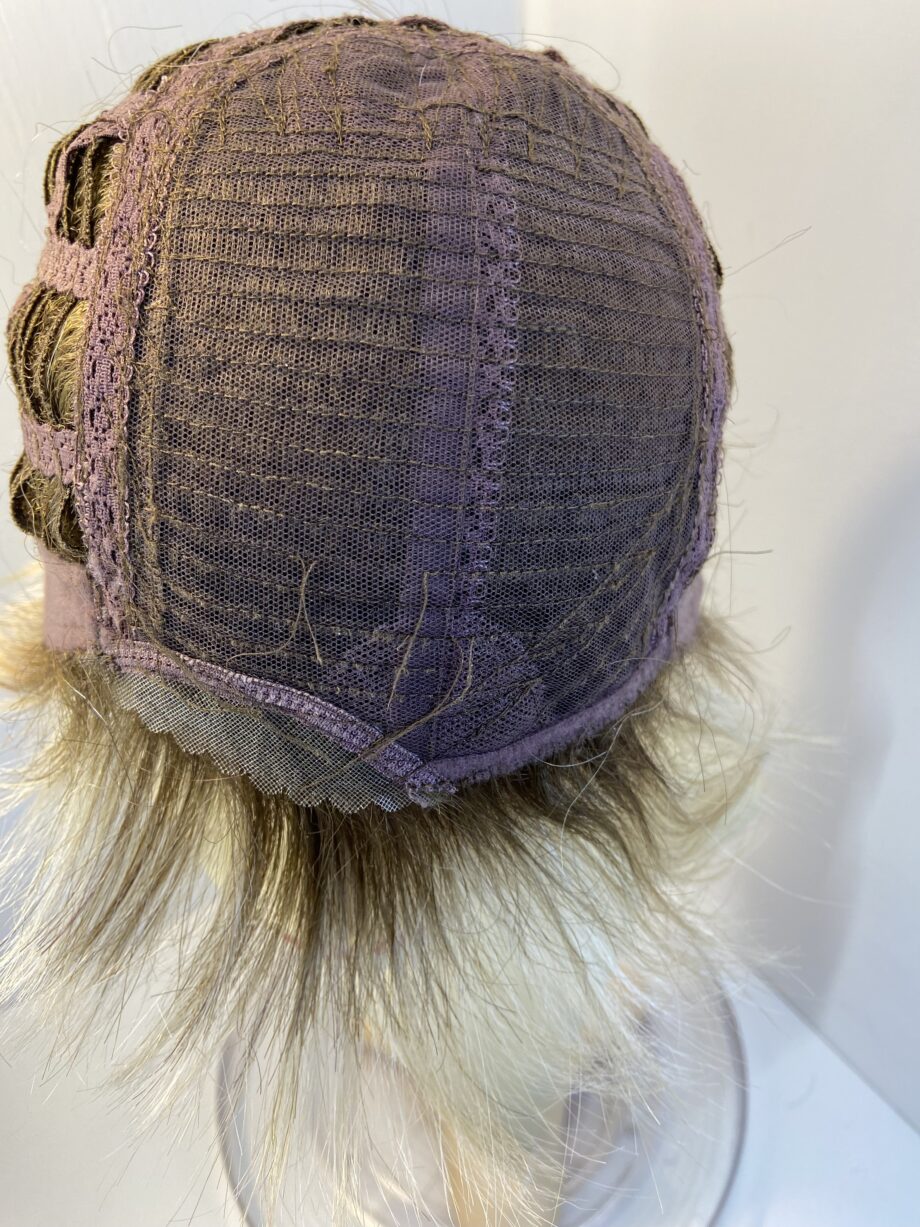 Rooted blonde short wig. Blss595