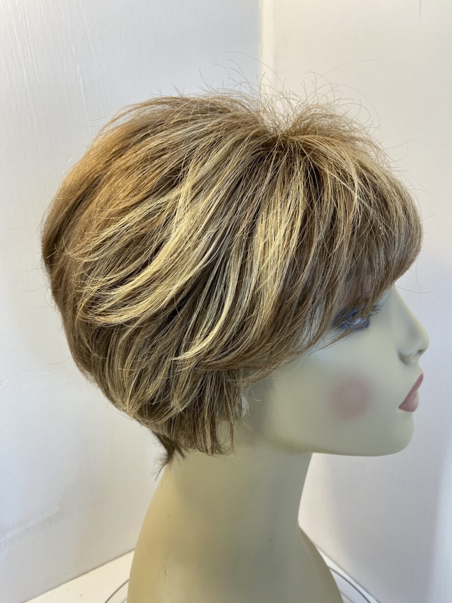 Short light brown wig. Blss596