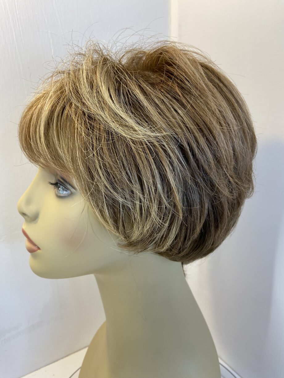 Short light brown wig. Blss596