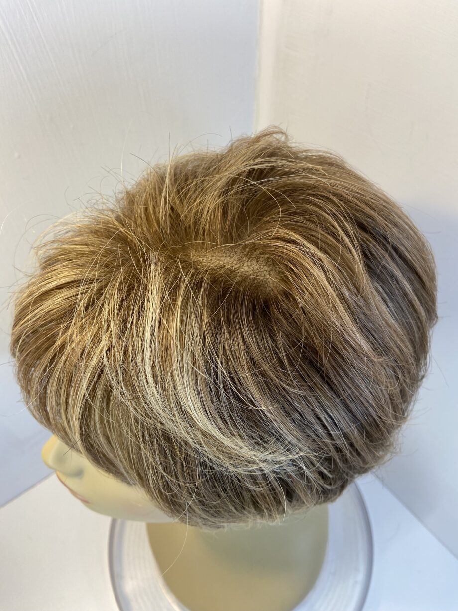 Short light brown wig. Blss596