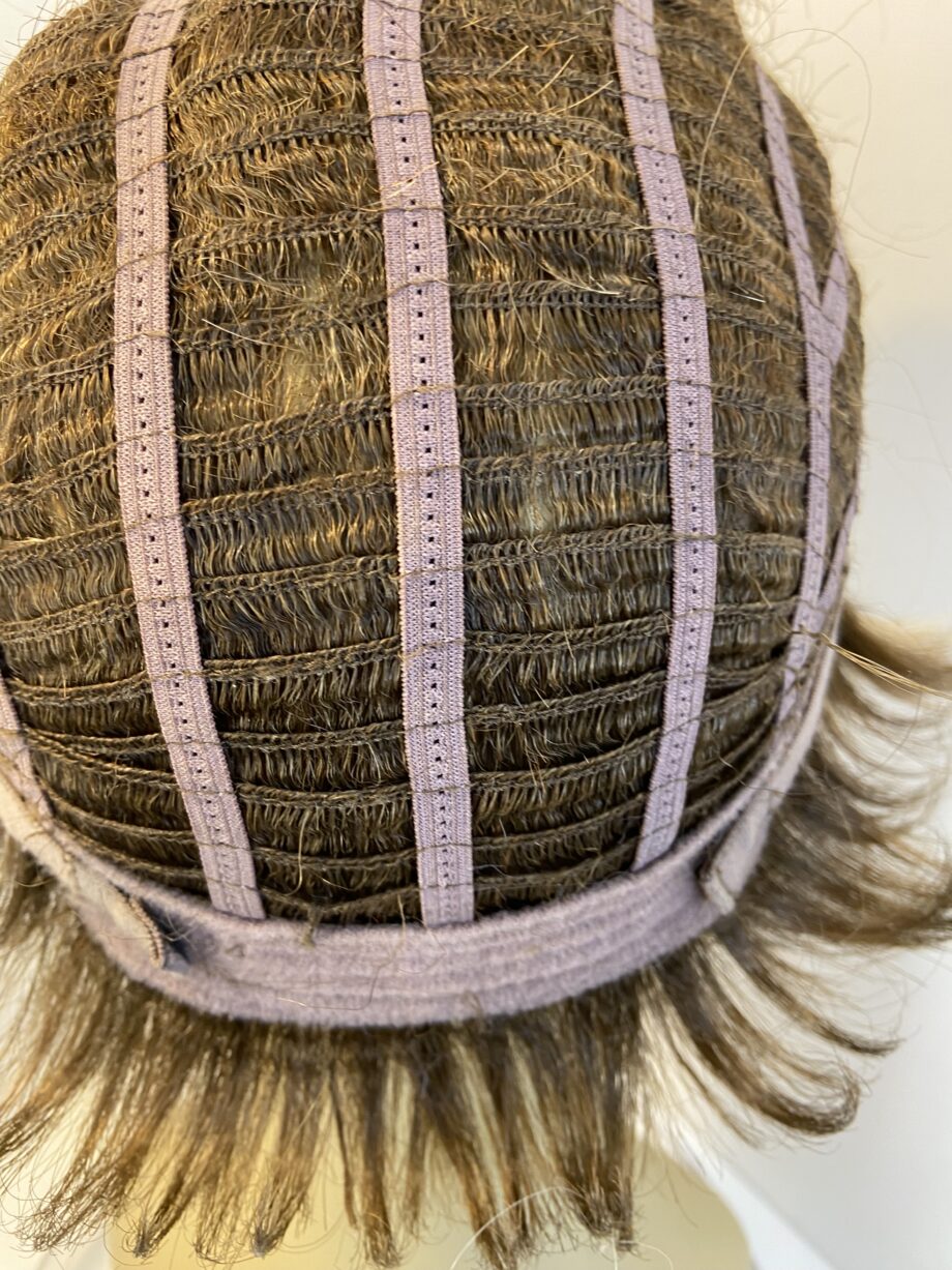 Short light brown wig. Blss596