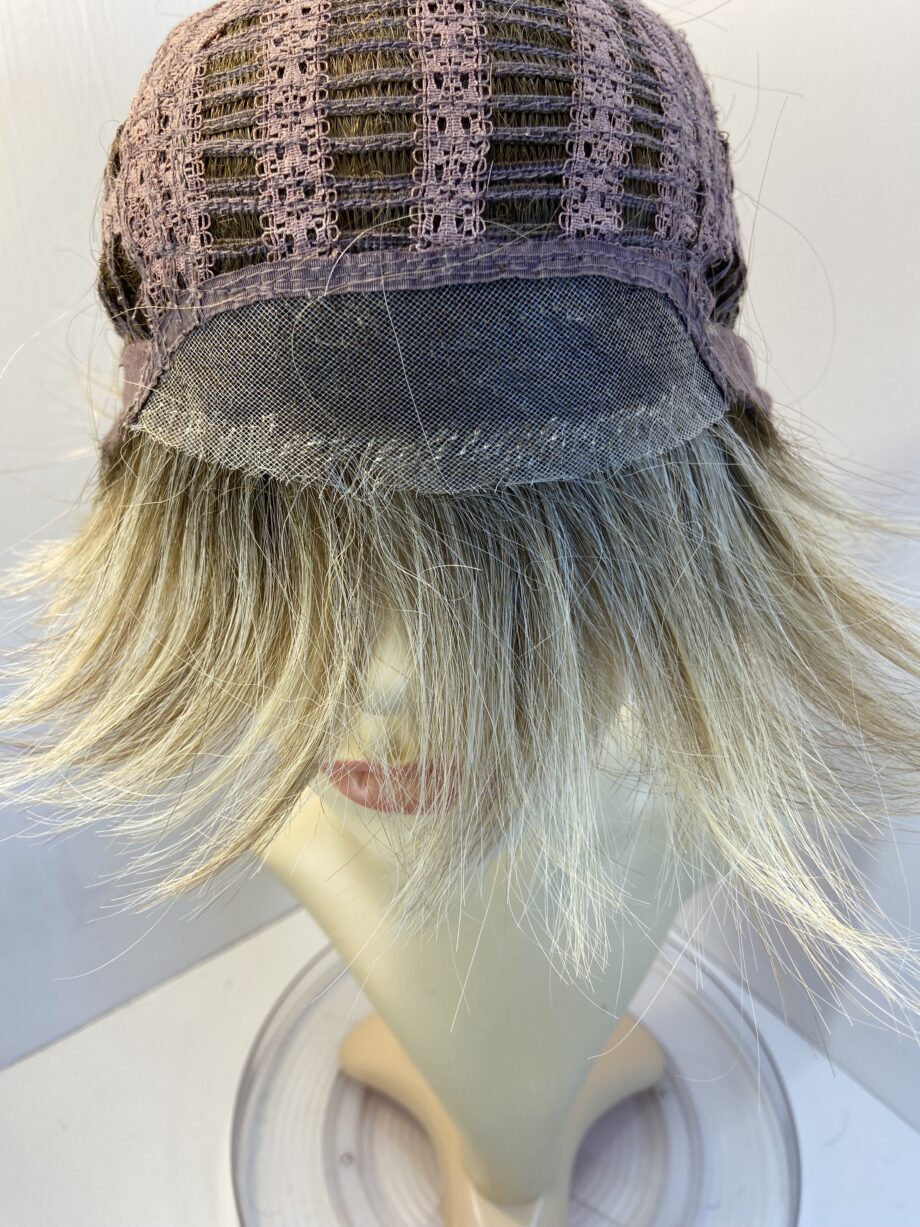 Rooted short blonde wig. Blss597