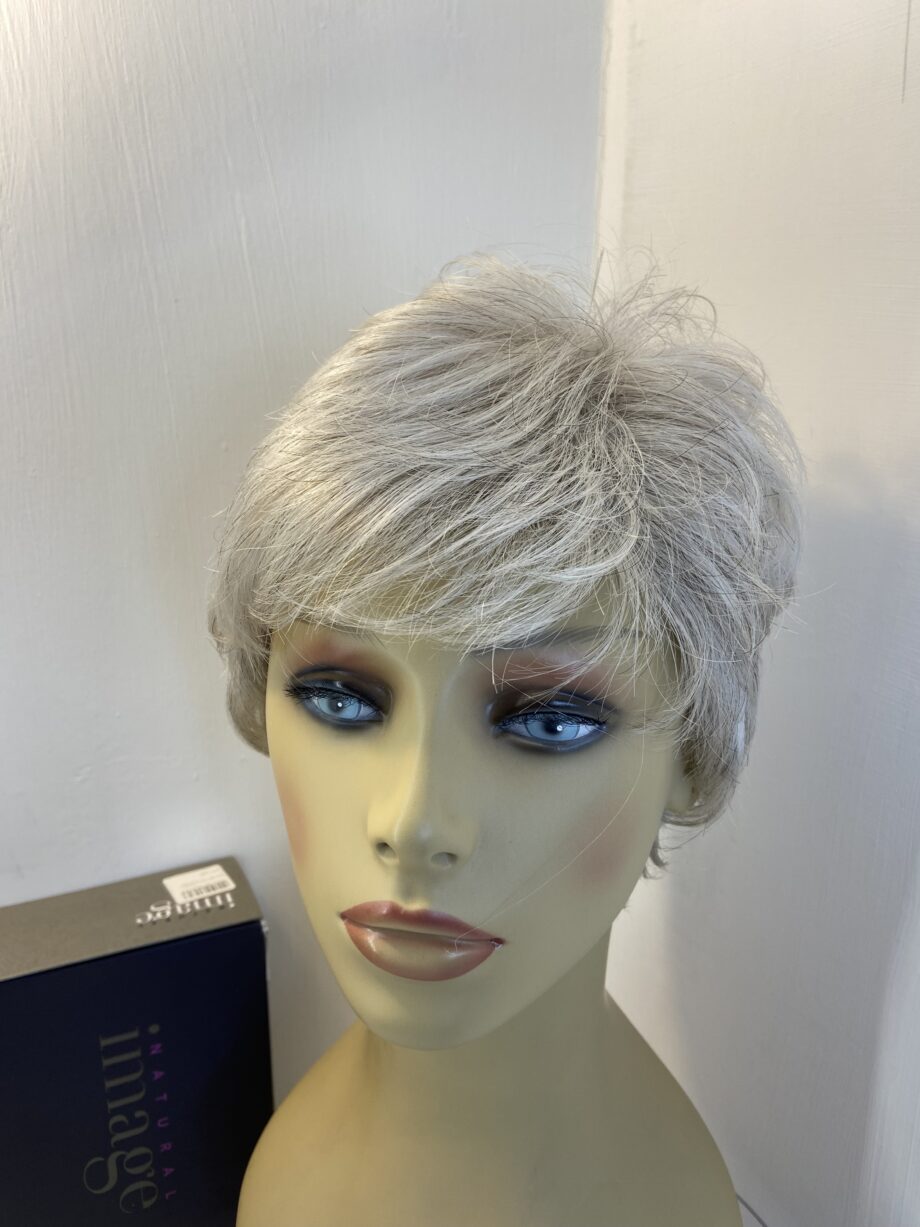Silver grey short wig. Gsw441