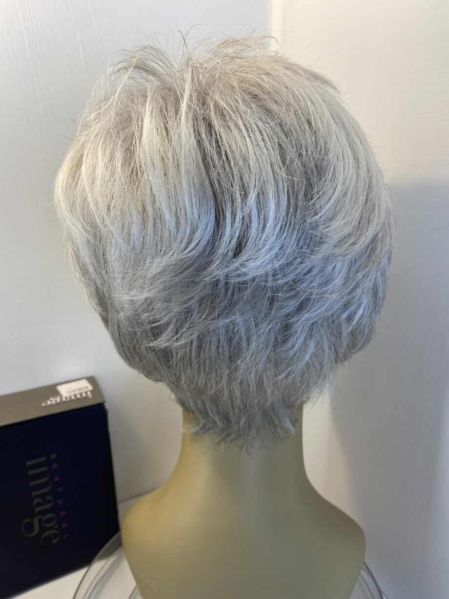 Silver grey short wig. Gsw441