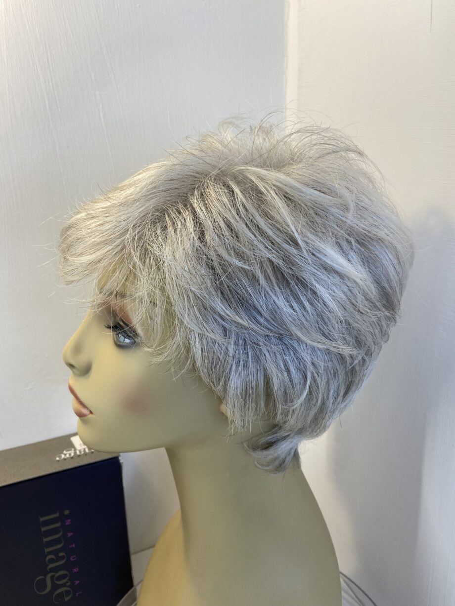 Silver grey short wig. Gsw441