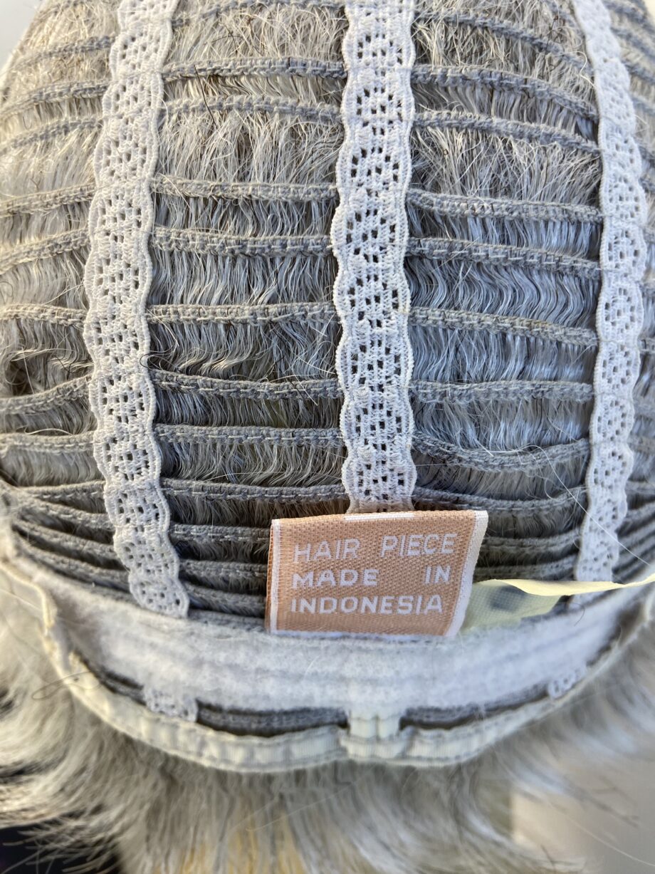 Silver grey short wig. Gsw441