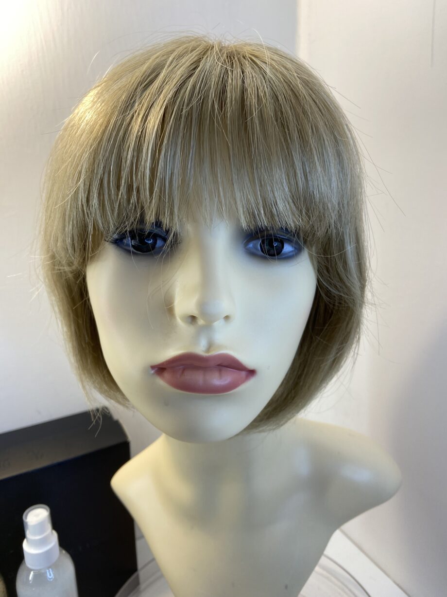 Blonde sentoo collection wig and products. 442