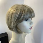 Blonde sentoo collection wig and products. 442