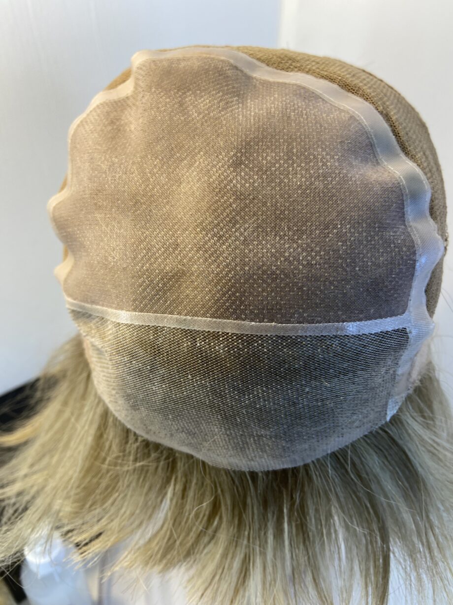 Blonde sentoo collection wig and products. 442