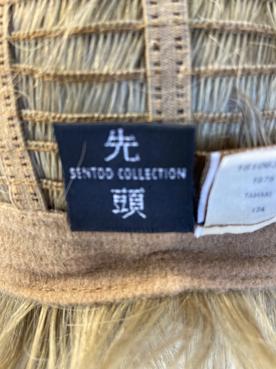 Blonde sentoo collection wig and products. 442
