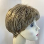 Soft brown short wig. Blss821