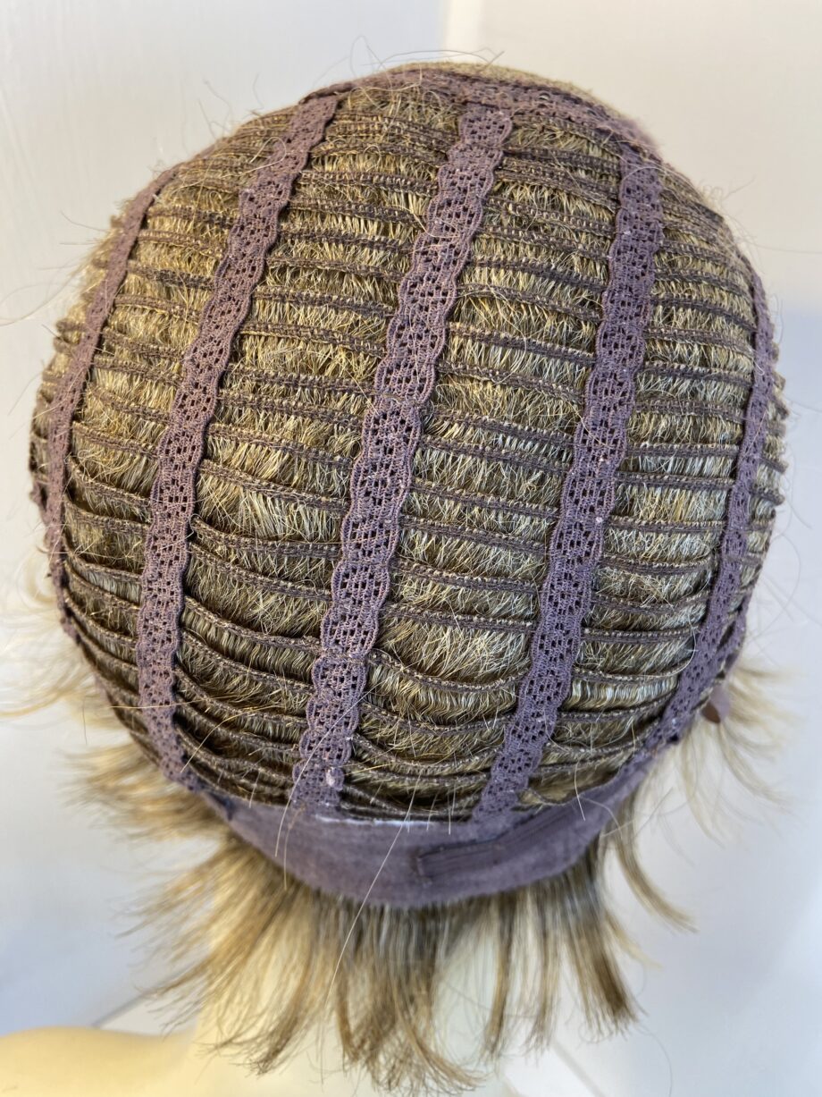 Soft brown short wig. Blss821