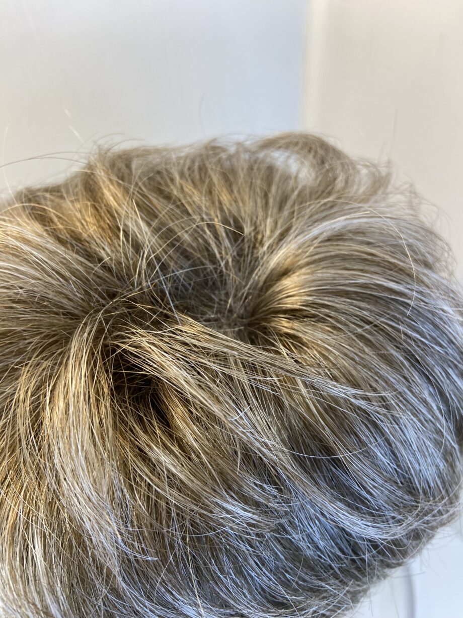 Ash blonde short stylish wig. Gss822