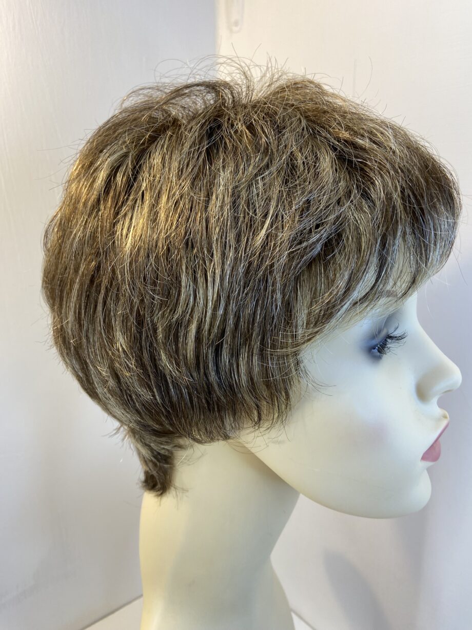 Short as new brown wig. Brss823