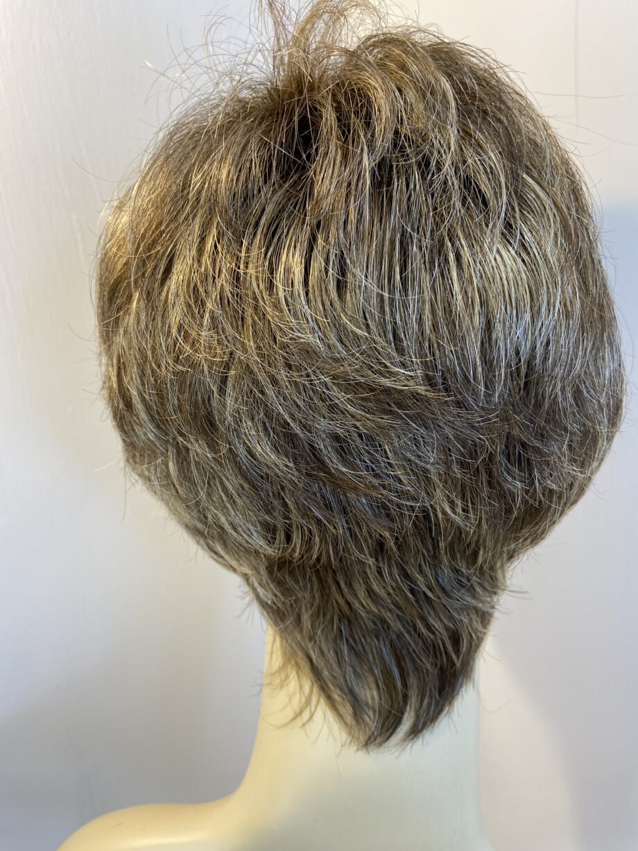 Short as new brown wig. Brss823
