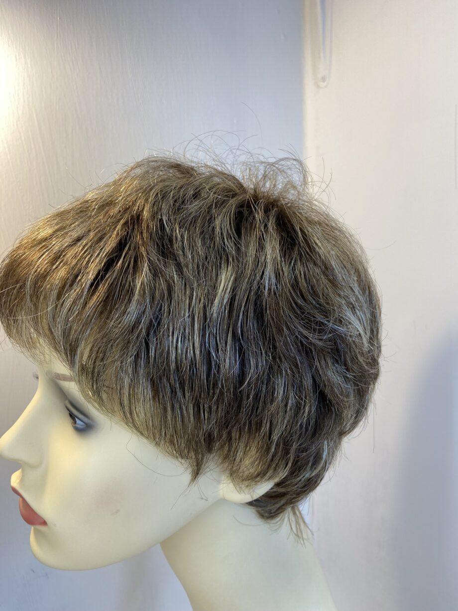 Short as new brown wig. Brss823