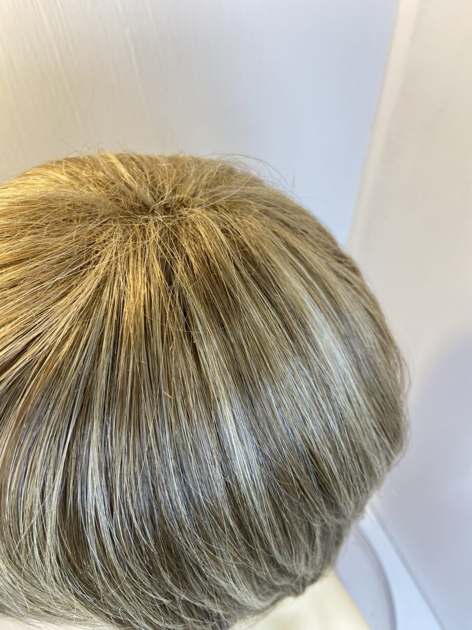 Rene of Paris blonde wig. Bblms444